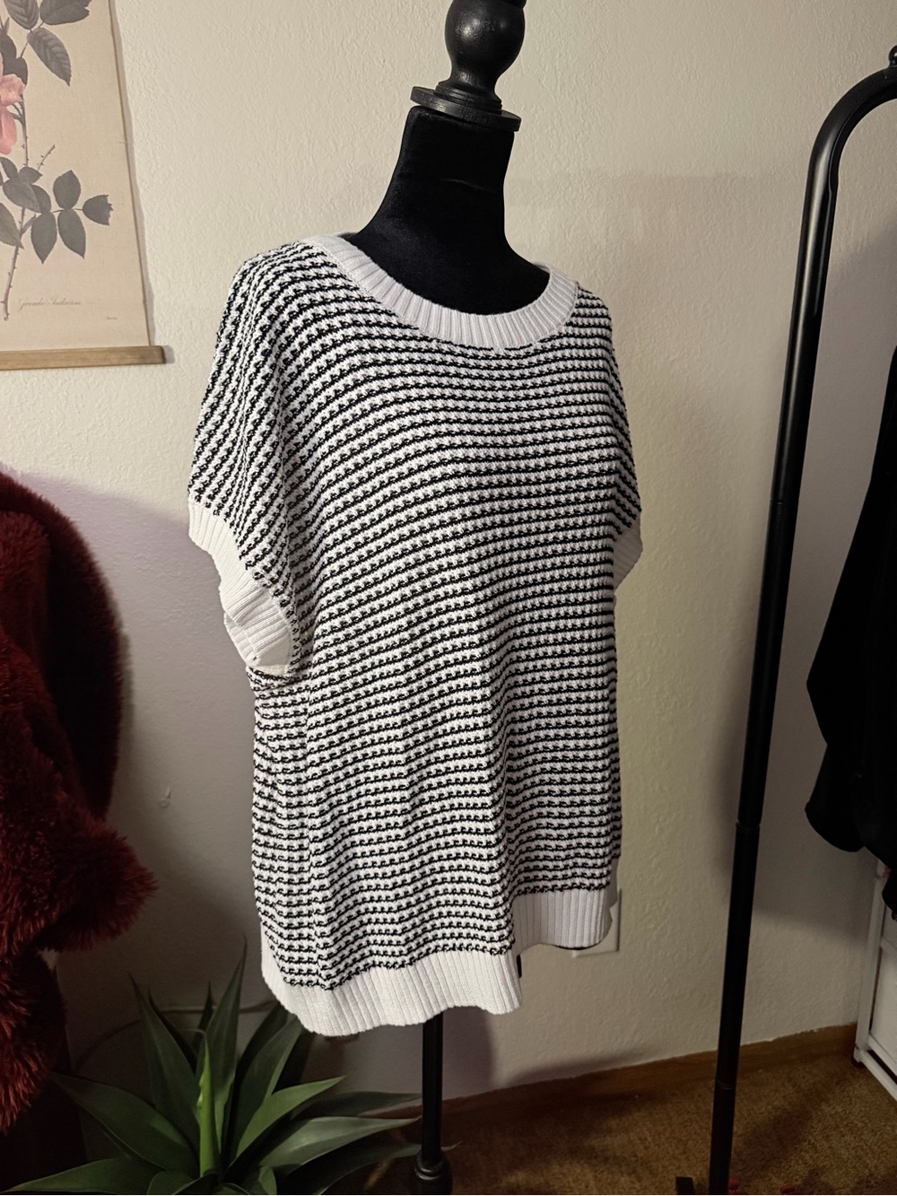 New Pretty Garden Black & White Knit Short Sleeve Sweater Top